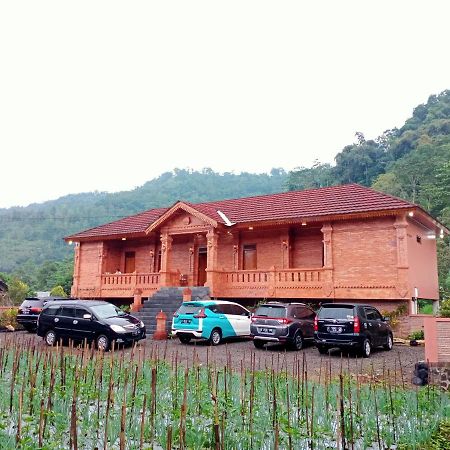 Villa Pringgitan Tawangmangu Exterior photo