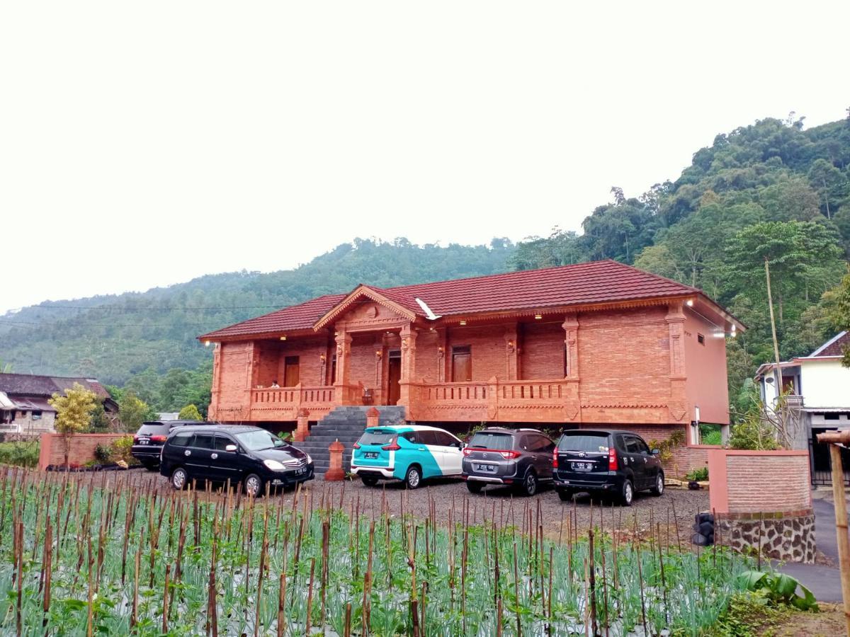Villa Pringgitan Tawangmangu Exterior photo
